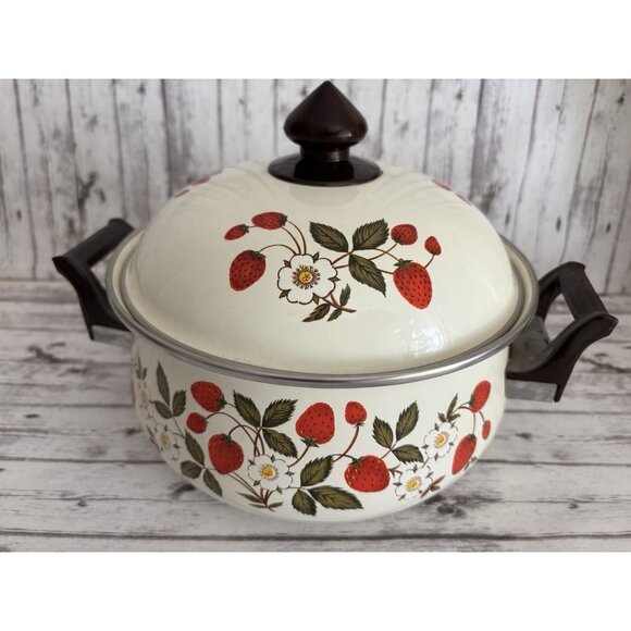 Vintage Sheffield Strawberries N Cream Stew Pot and Lid Enameled 10" x 5" - Picture 1 of 13